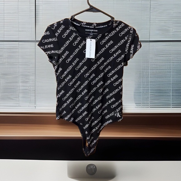 Calvin Klein Repeated Print Allover Cap Sleeve 1Pc Short/Bodysuit Sz Medium NWT - Picture 5 of 13